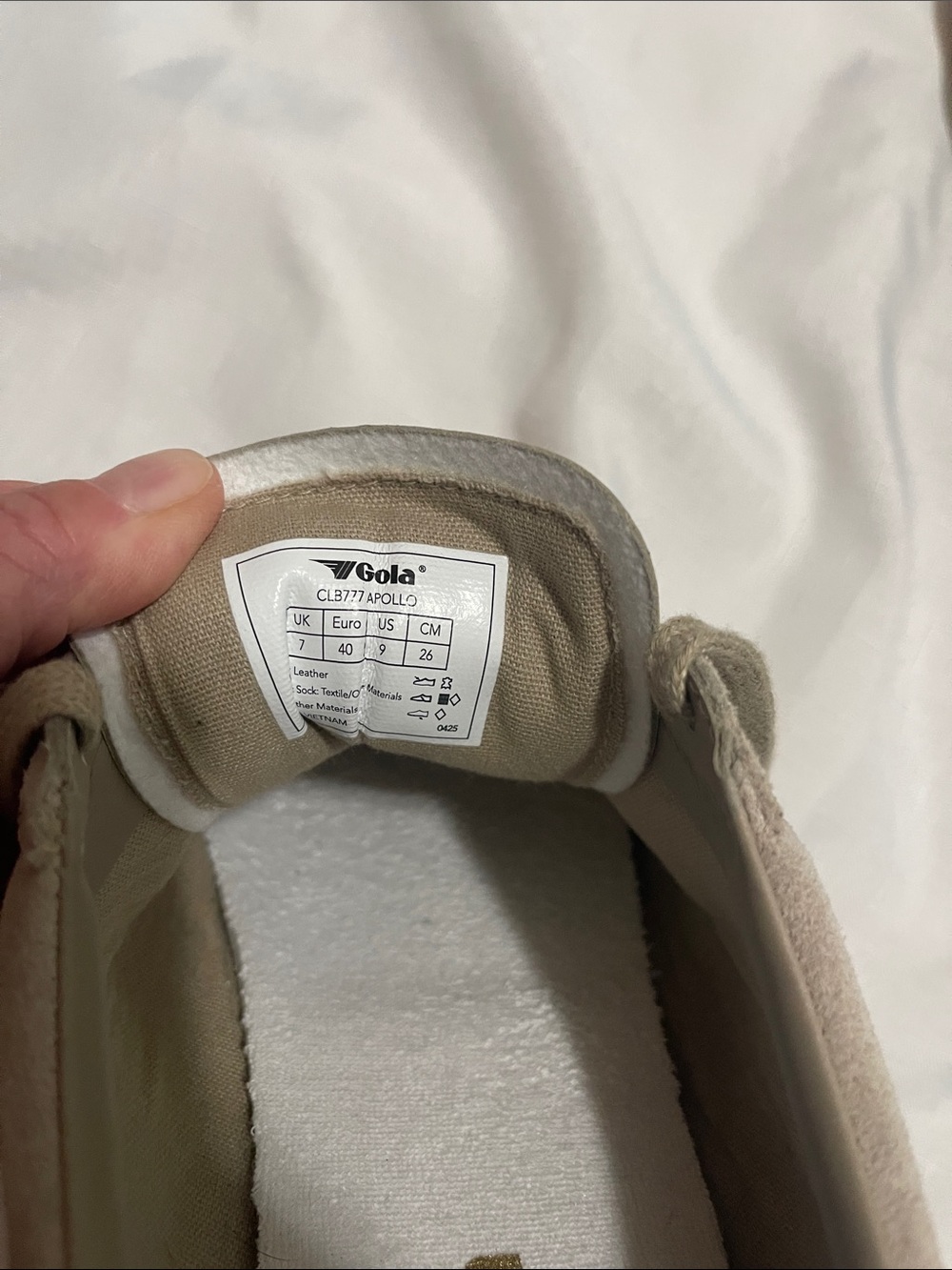Gola Beige Suede Sneakers Women’s with Green Stripes New Without Tag - Picture 6 of 8